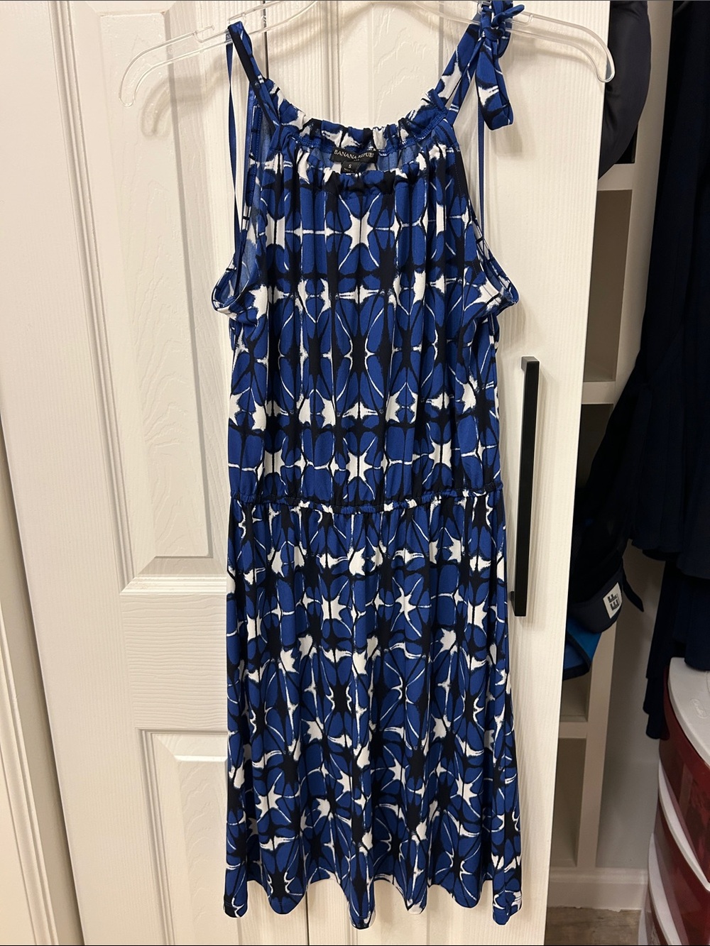 Banana Republic Factory Blue and White Patterned Midi Dress